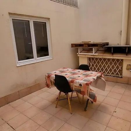 Proche Maison Carree Nimes Exterior photo