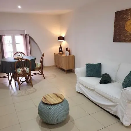 Proche Maison Carree Nimes Exterior photo