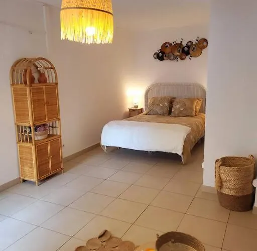 Proche Maison Carree