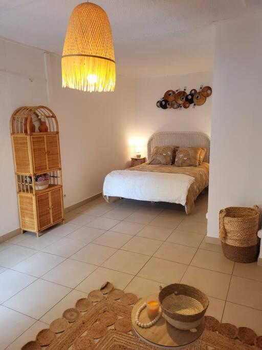 Apartment Proche Maison Carree
